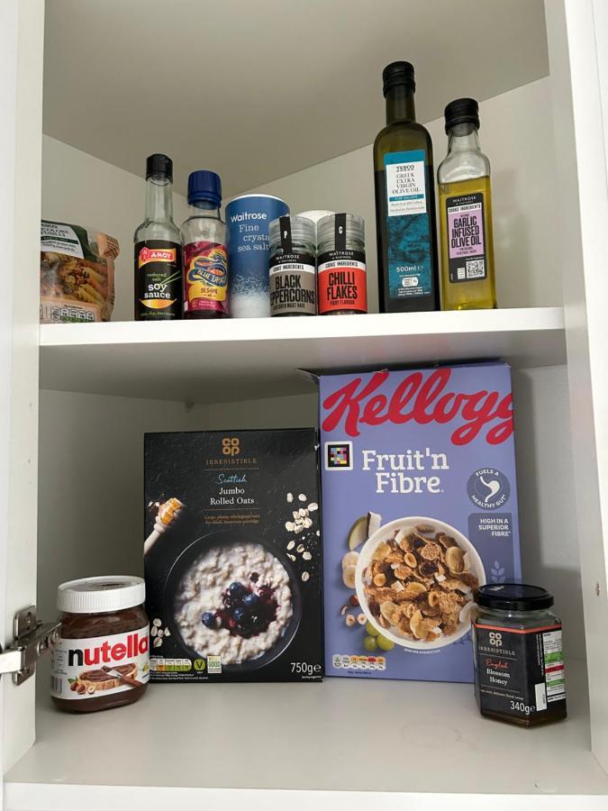 Lovely En-Suite Studio With Kitchen And Free Parking With Walking Distance To Tube Station And Short Train Ride To Central London!! Northwood  Exterior foto